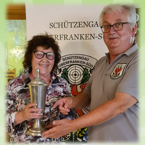 Renate Kuchenreuther gewinnt den Wanderpokal im Senioren-Pokalschießen